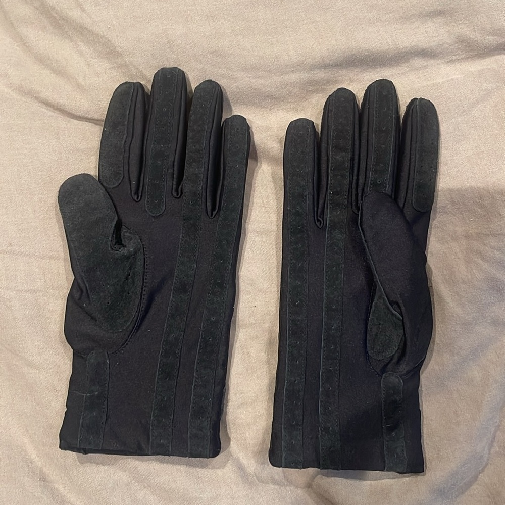 Gloves - Picture 2 of 4